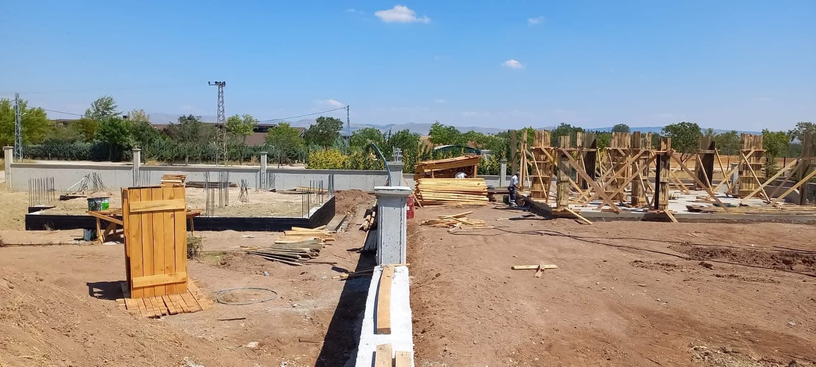 Çevre düzenleme ve beton duvar uygulaması