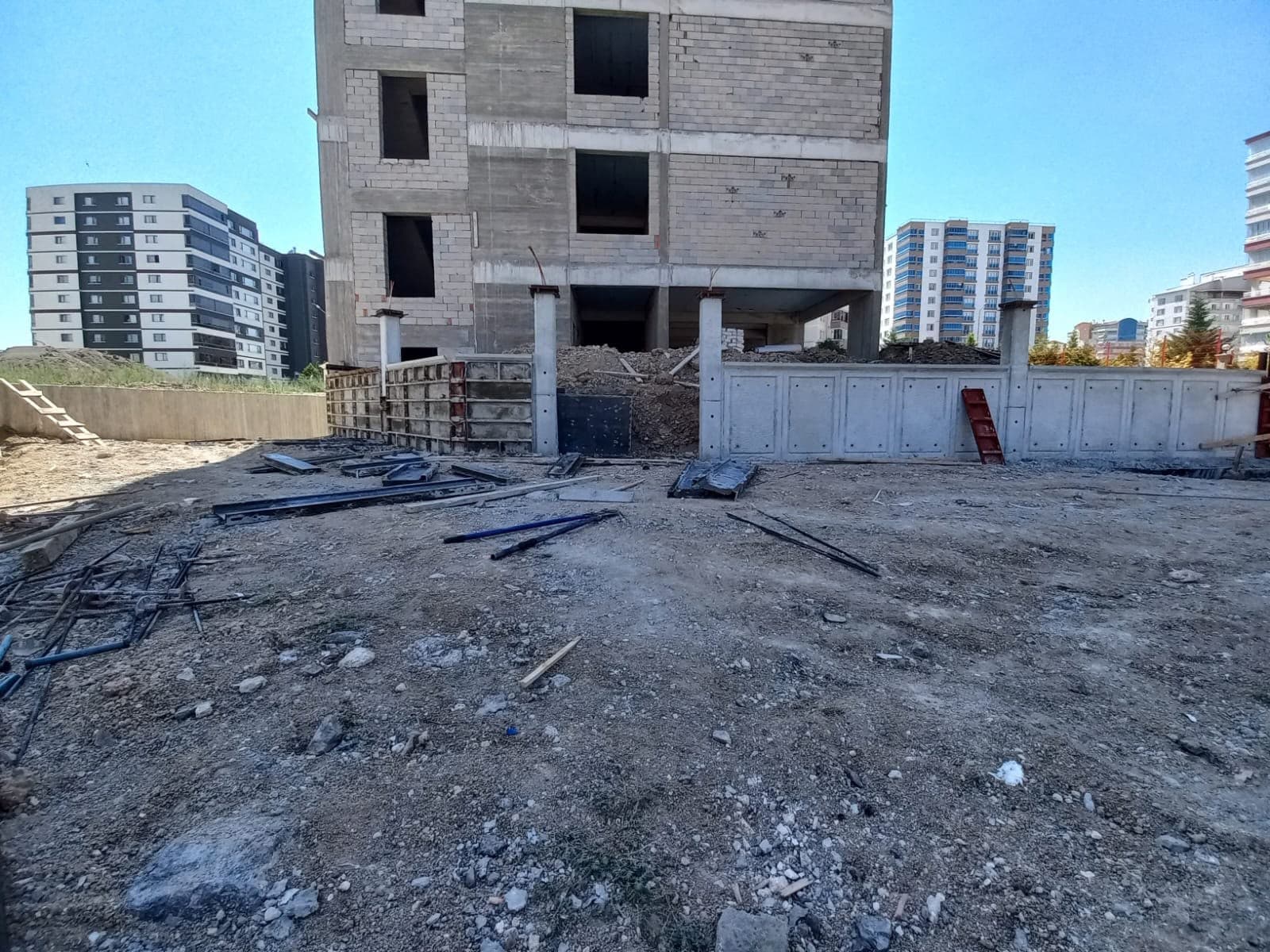 Yılmazoğlu Çelik Kalıp bahçe duvarı çalışması